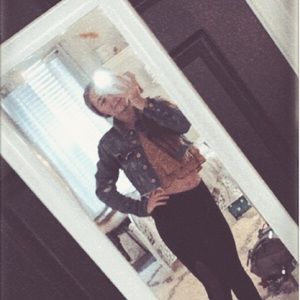 Meet your Posher, Allyssa